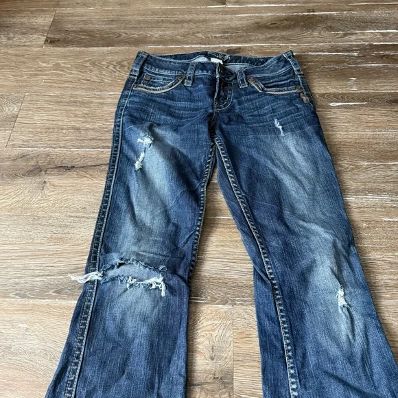 Silver Jeans Women’s W26 L33 Distressed Blue Jeans Flared Leg Bottom Slit - Picture 2 of 14